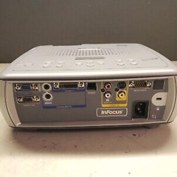 InFocus LP640 LCD Projector - Picture 1 of 4